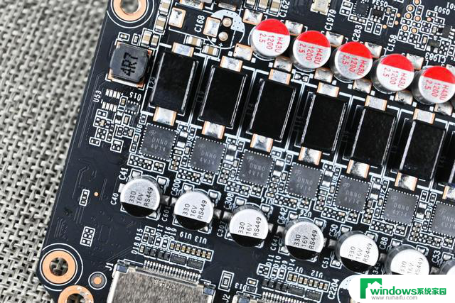 索泰RTX 5070 SOLID OC游戏显卡拆解评测：用料扎实，散热效果优秀