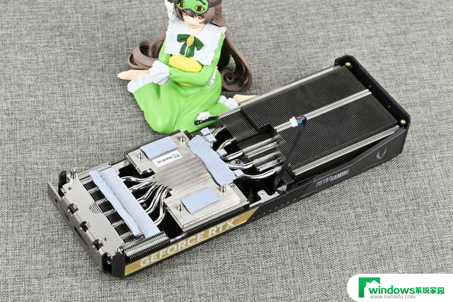 索泰RTX 5070 SOLID OC游戏显卡拆解评测：用料扎实，散热效果优秀