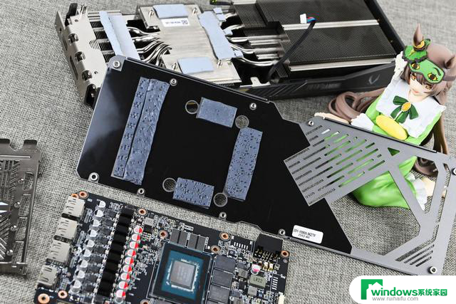 索泰RTX 5070 SOLID OC游戏显卡拆解评测：用料扎实，散热效果优秀
