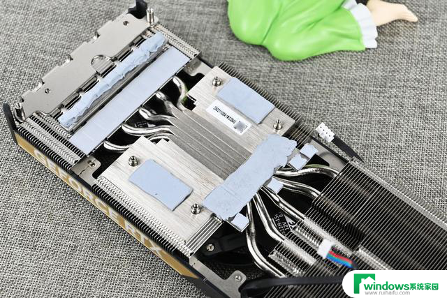 索泰RTX 5070 SOLID OC游戏显卡拆解评测：用料扎实，散热效果优秀
