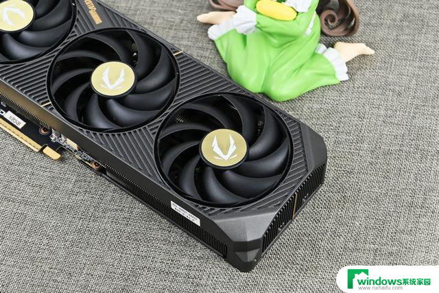 索泰RTX 5070 SOLID OC游戏显卡拆解评测：用料扎实，散热效果优秀