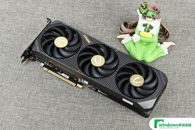 索泰RTX 5070 SOLID OC游戏显卡拆解评测：用料扎实，散热效果优秀