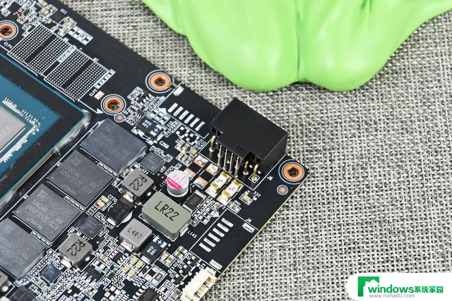 索泰RTX 5070 SOLID OC游戏显卡拆解评测：用料扎实，散热效果优秀