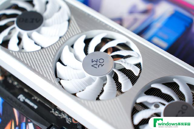 技嘉RTX 4060 Ti AERO OC 16GB：甜品级纯白显卡上手实测