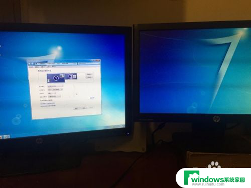 一个电脑两个屏幕怎么设置 电脑如何连接两个显示器