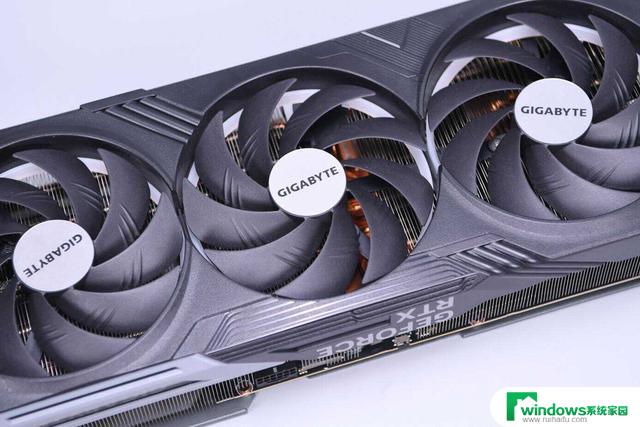 最强AI炼丹炉！技嘉GeForce RTX 4090 GAMING OC魔鹰显卡评测：性能超群，成为炼丹大师的首选！